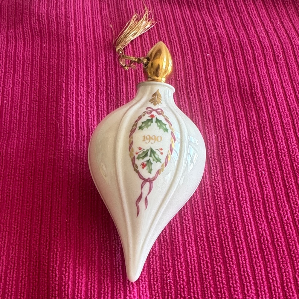 Lenox 1990 collectable ornament. No chips or defects.